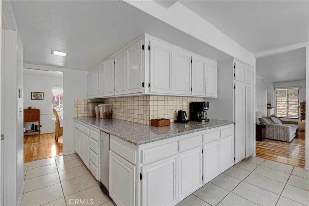 Image 12 of property listing at 10628 Alabama Avenue, Chatsworth, CA 91311
