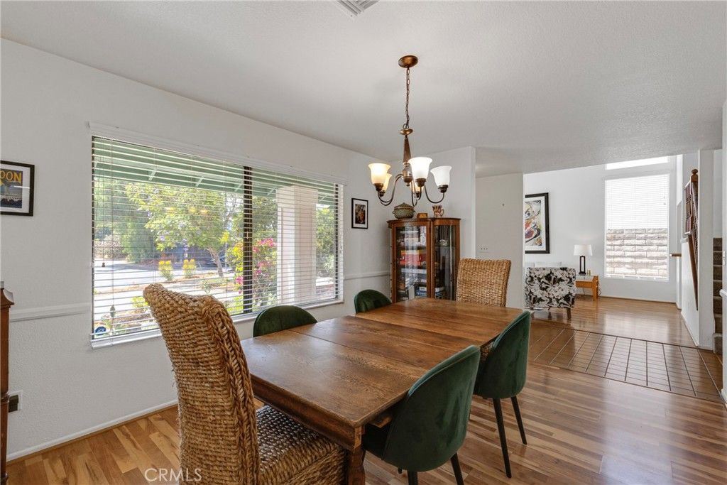 Image 13 of property listing at 10628 Alabama Avenue, Chatsworth, CA 91311