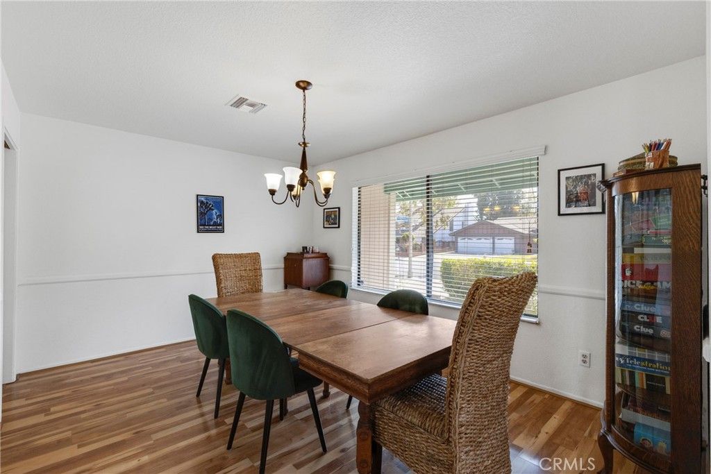 Image 14 of property listing at 10628 Alabama Avenue, Chatsworth, CA 91311