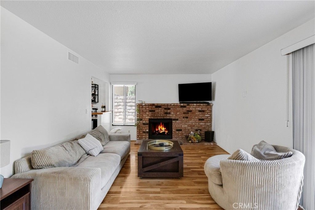 Image 16 of property listing at 10628 Alabama Avenue, Chatsworth, CA 91311