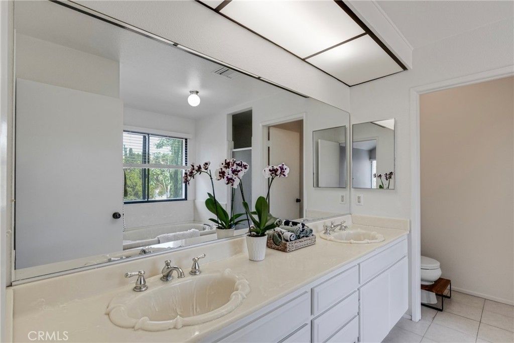 Image 19 of property listing at 10628 Alabama Avenue, Chatsworth, CA 91311