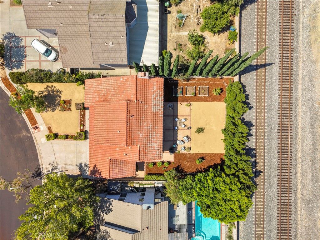 Image 30 of property listing at 10628 Alabama Avenue, Chatsworth, CA 91311