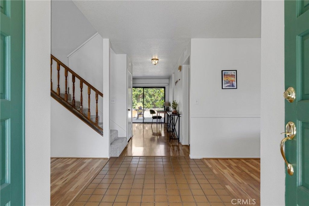 Image 4 of property listing at 10628 Alabama Avenue, Chatsworth, CA 91311