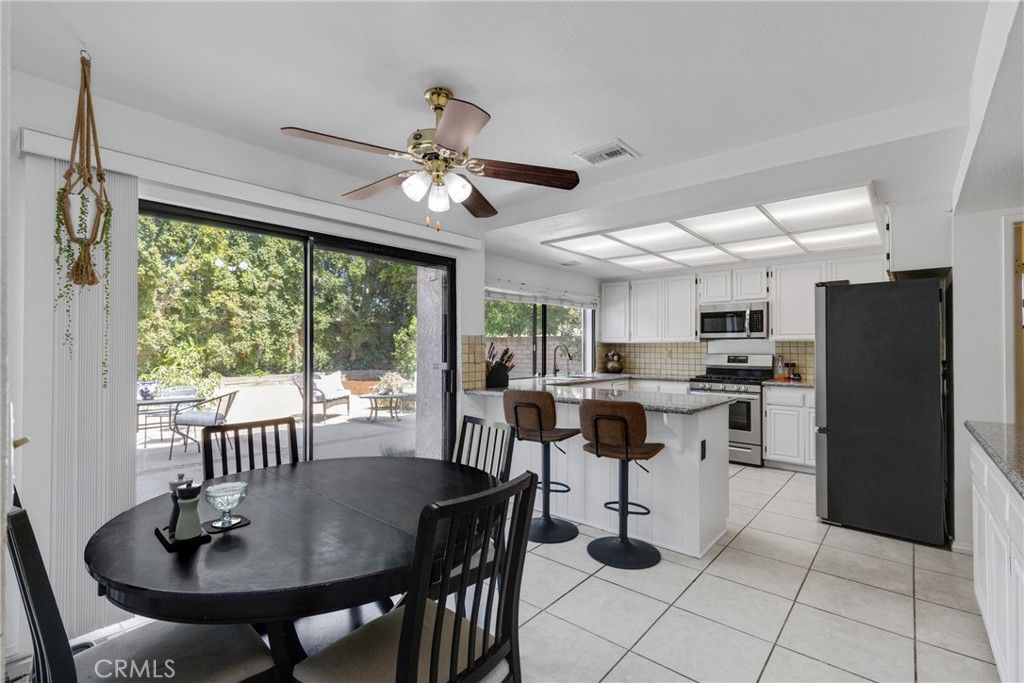Image 9 of property listing at 10628 Alabama Avenue, Chatsworth, CA 91311