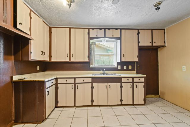 2817 Lancaster Lane, Pasadena, TX 77506