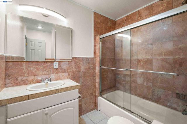 8591 Beverly Ln, Dublin, CA 94568