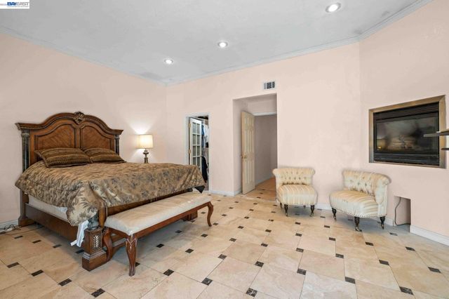 8591 Beverly Ln, Dublin, CA 94568