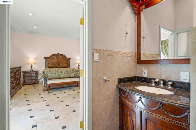 8591 Beverly Ln, Dublin, CA 94568