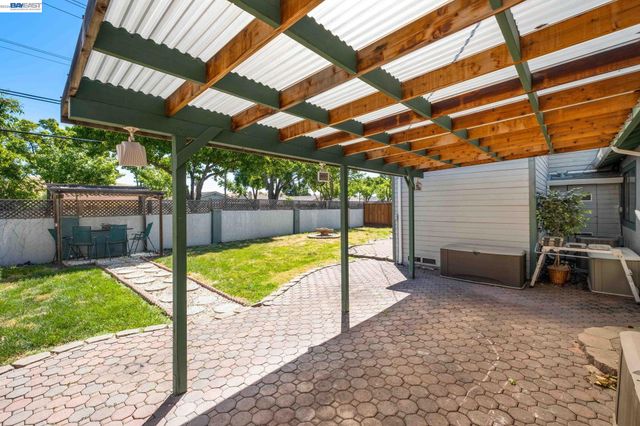 8591 Beverly Ln, Dublin, CA 94568