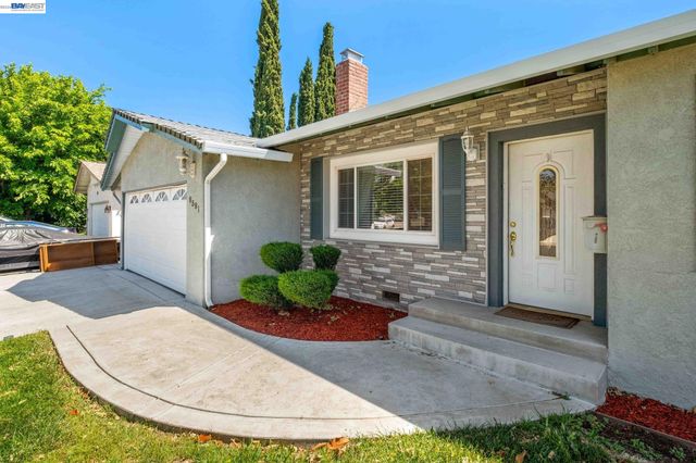 8591 Beverly Ln, Dublin, CA 94568