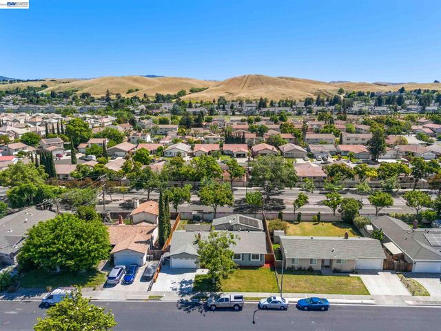 8591 Beverly Ln, Dublin, CA 94568