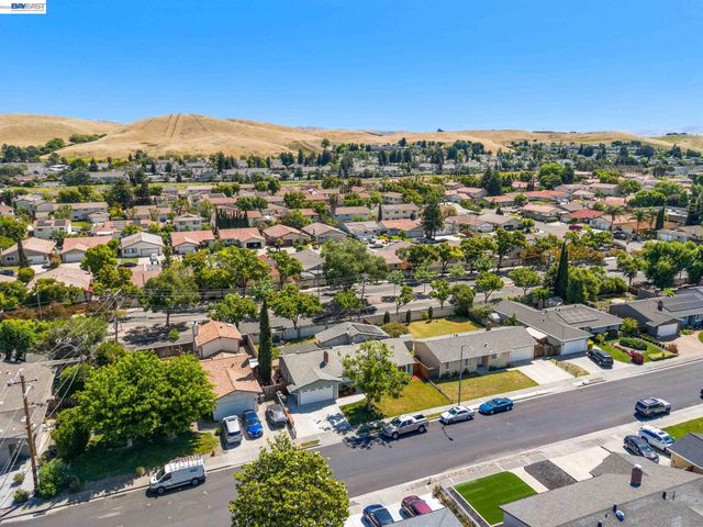 8591 Beverly Ln, Dublin, CA 94568