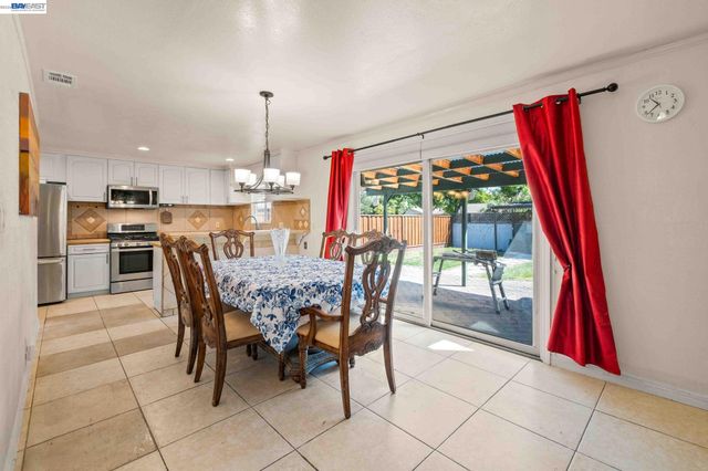 8591 Beverly Ln, Dublin, CA 94568