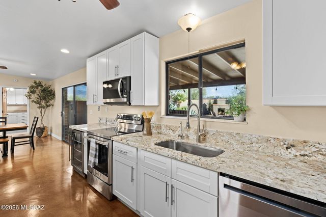 9420 E Sierra Street, Tucson, AZ 85710