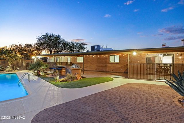 9420 E Sierra Street, Tucson, AZ 85710