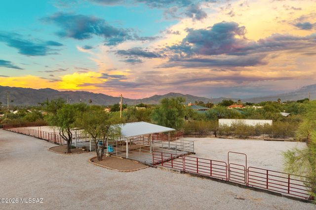9420 E Sierra Street, Tucson, AZ 85710