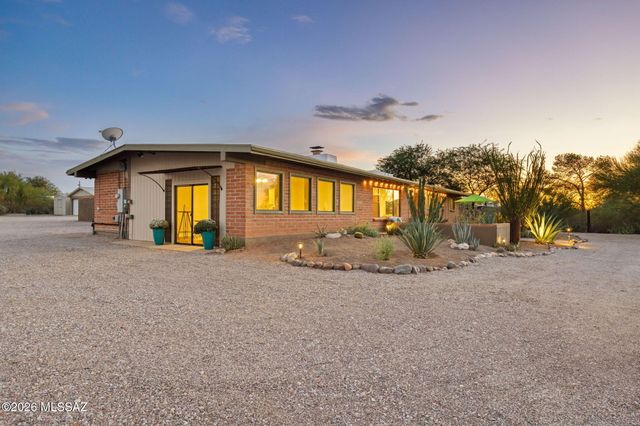 9420 E Sierra Street, Tucson, AZ 85710