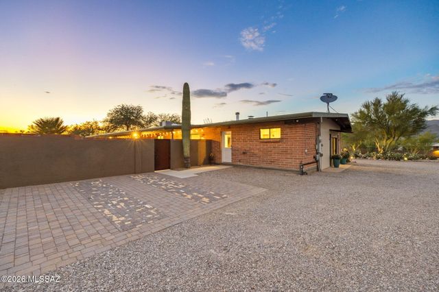 9420 E Sierra Street, Tucson, AZ 85710