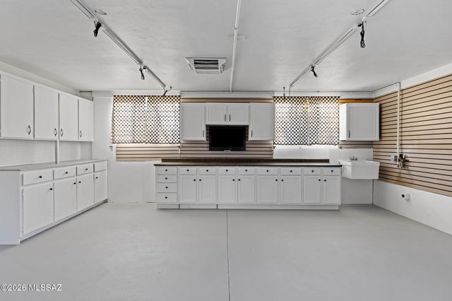 9420 E Sierra Street, Tucson, AZ 85710