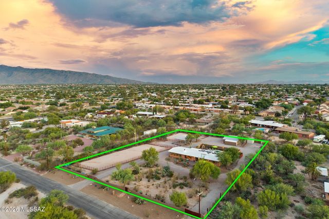 9420 E Sierra Street, Tucson, AZ 85710