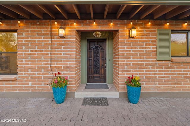 9420 E Sierra Street, Tucson, AZ 85710