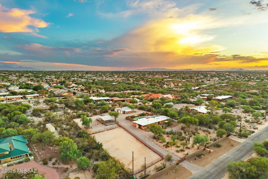 9420 E Sierra Street, Tucson, AZ 85710