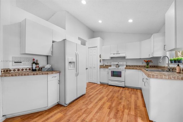 2020 SE 5th Pl, Homestead, FL 33033