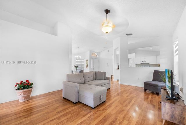 2020 SE 5th Pl, Homestead, FL 33033