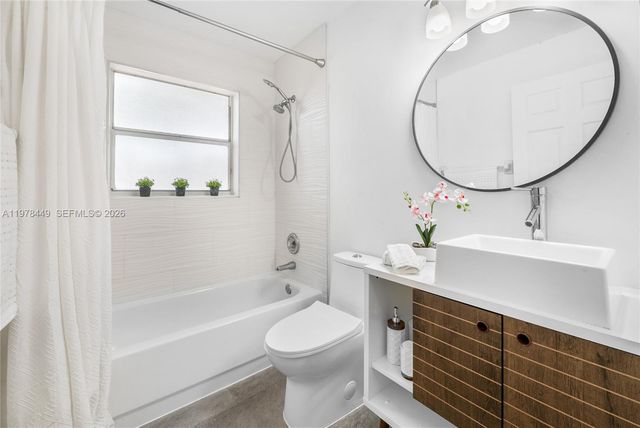 2020 SE 5th Pl, Homestead, FL 33033