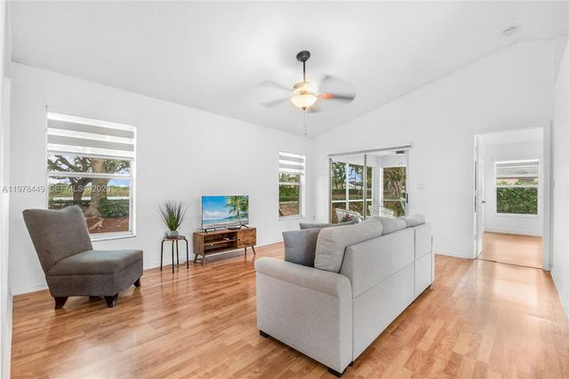 2020 SE 5th Pl, Homestead, FL 33033