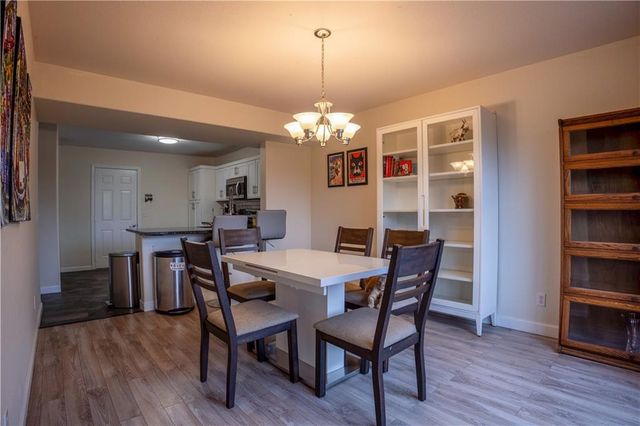 1532B Legend Trail Drive, Lawrence, KS 66047