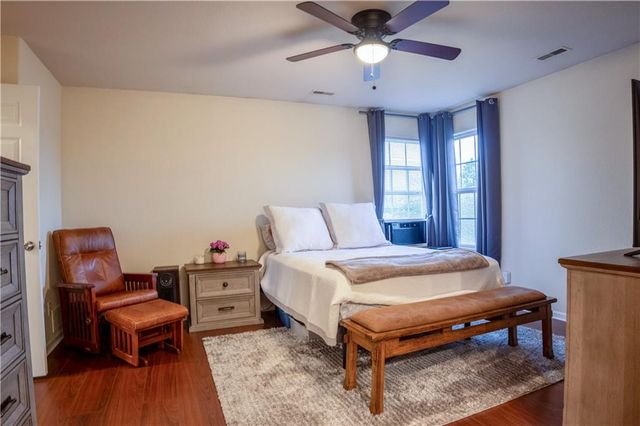 1532B Legend Trail Drive, Lawrence, KS 66047