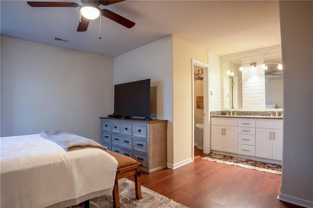 1532B Legend Trail Drive, Lawrence, KS 66047