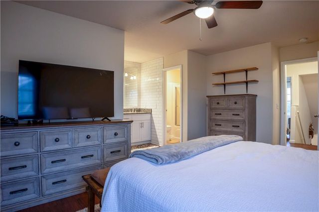 1532B Legend Trail Drive, Lawrence, KS 66047