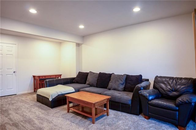 1532B Legend Trail Drive, Lawrence, KS 66047