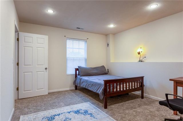 1532B Legend Trail Drive, Lawrence, KS 66047