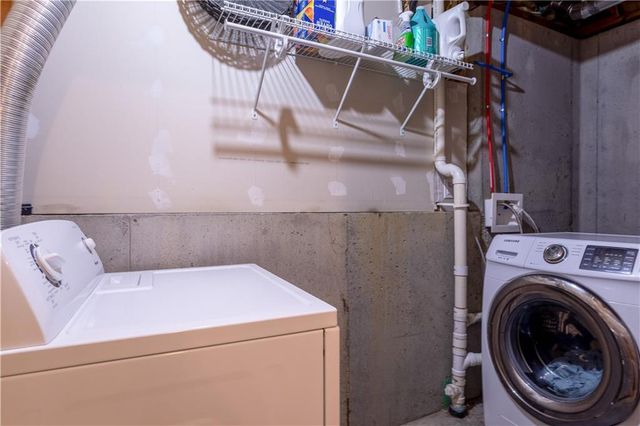 1532B Legend Trail Drive, Lawrence, KS 66047