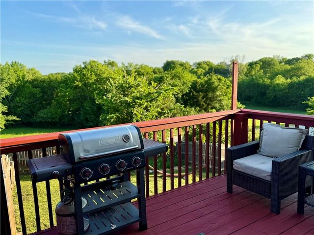 1532B Legend Trail Drive, Lawrence, KS 66047