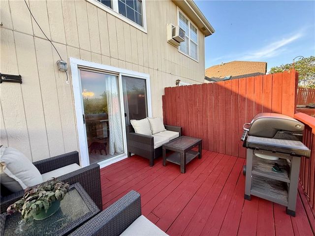 1532B Legend Trail Drive, Lawrence, KS 66047