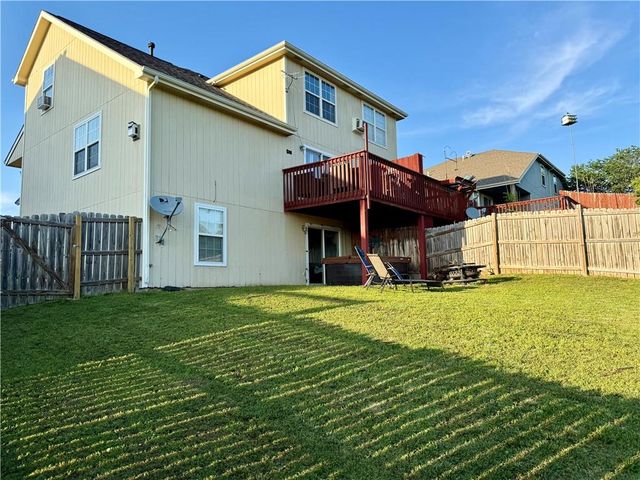 1532B Legend Trail Drive, Lawrence, KS 66047