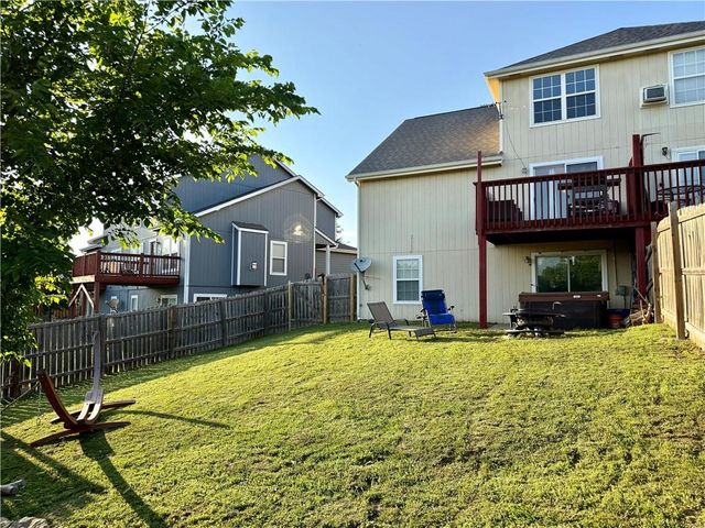 1532B Legend Trail Drive, Lawrence, KS 66047