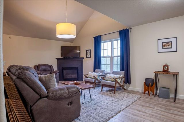 1532B Legend Trail Drive, Lawrence, KS 66047