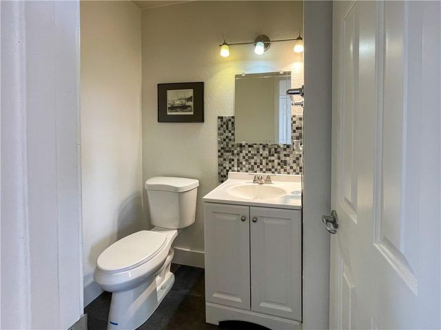 1532B Legend Trail Drive, Lawrence, KS 66047