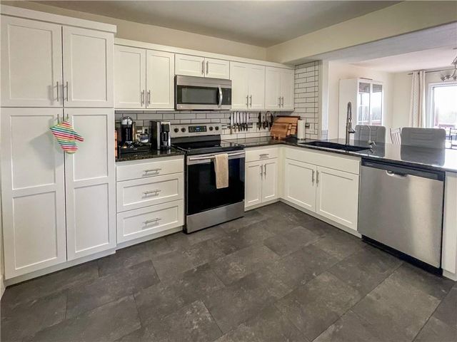 1532B Legend Trail Drive, Lawrence, KS 66047