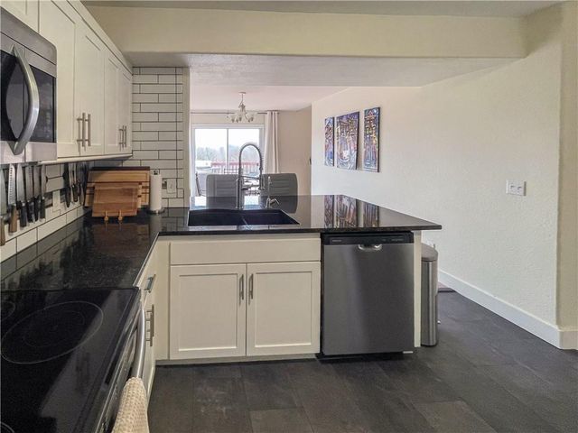 1532B Legend Trail Drive, Lawrence, KS 66047