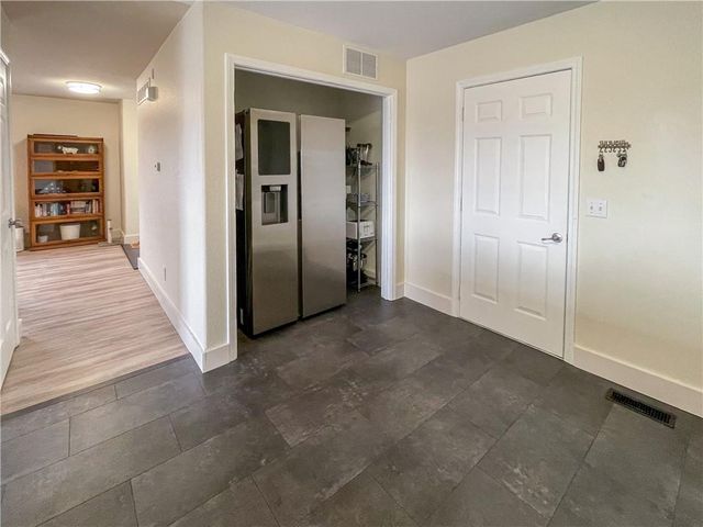 1532B Legend Trail Drive, Lawrence, KS 66047