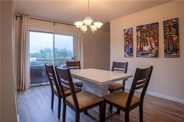 1532B Legend Trail Drive, Lawrence, KS 66047