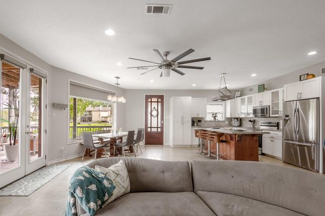 7 Lakeside, Trinity, TX 75862
