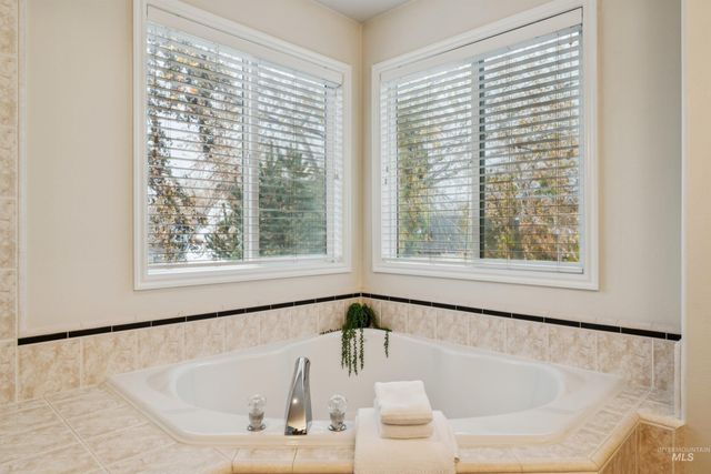 6089 N Royal Park, Boise, ID 83713