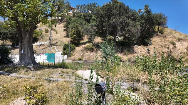 1369 E Loma Alta, Altadena, CA 91001